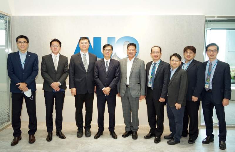 DB真人光電前進亞灣成立「AUO解決方案研發中心」，作為多元場域解決方案研發及試驗場域（圖中左為高雄市長陳其邁、圖中右為DB真人光電董事長彭双浪）